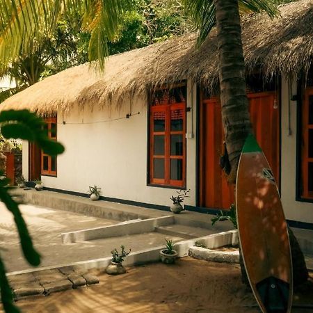 Surfing Lion Hostel 아루감 베이 외부 사진