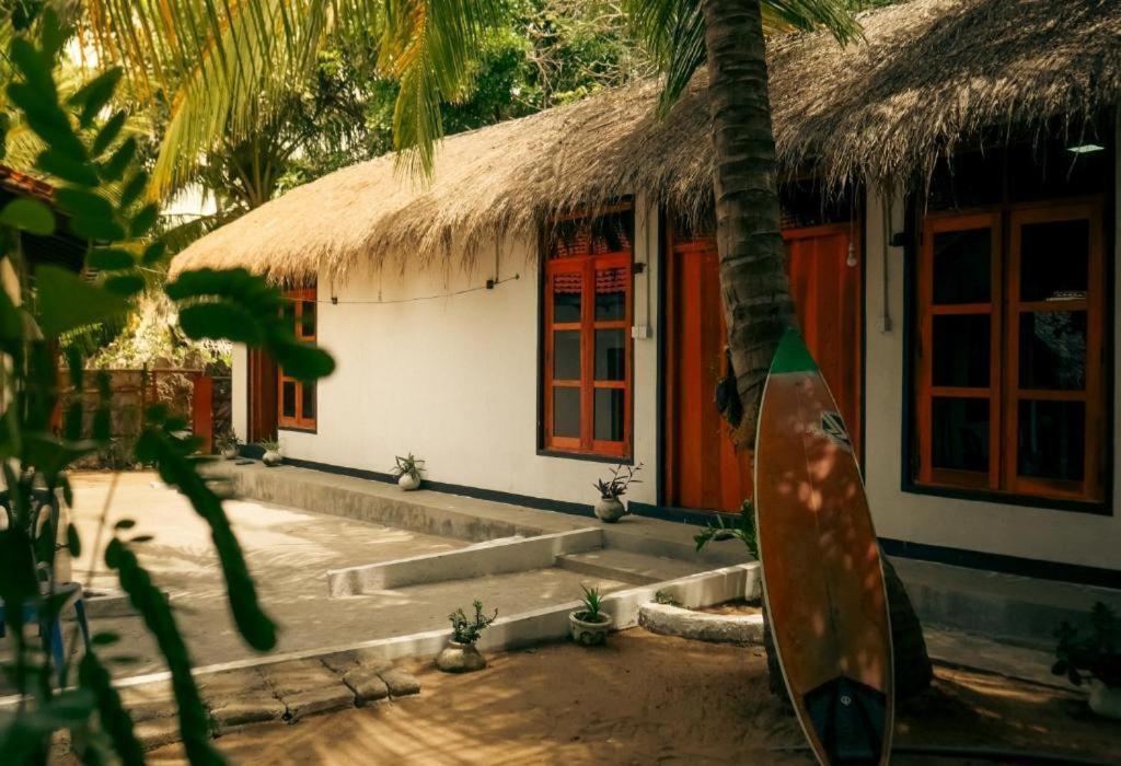 Surfing Lion Hostel 아루감 베이 외부 사진