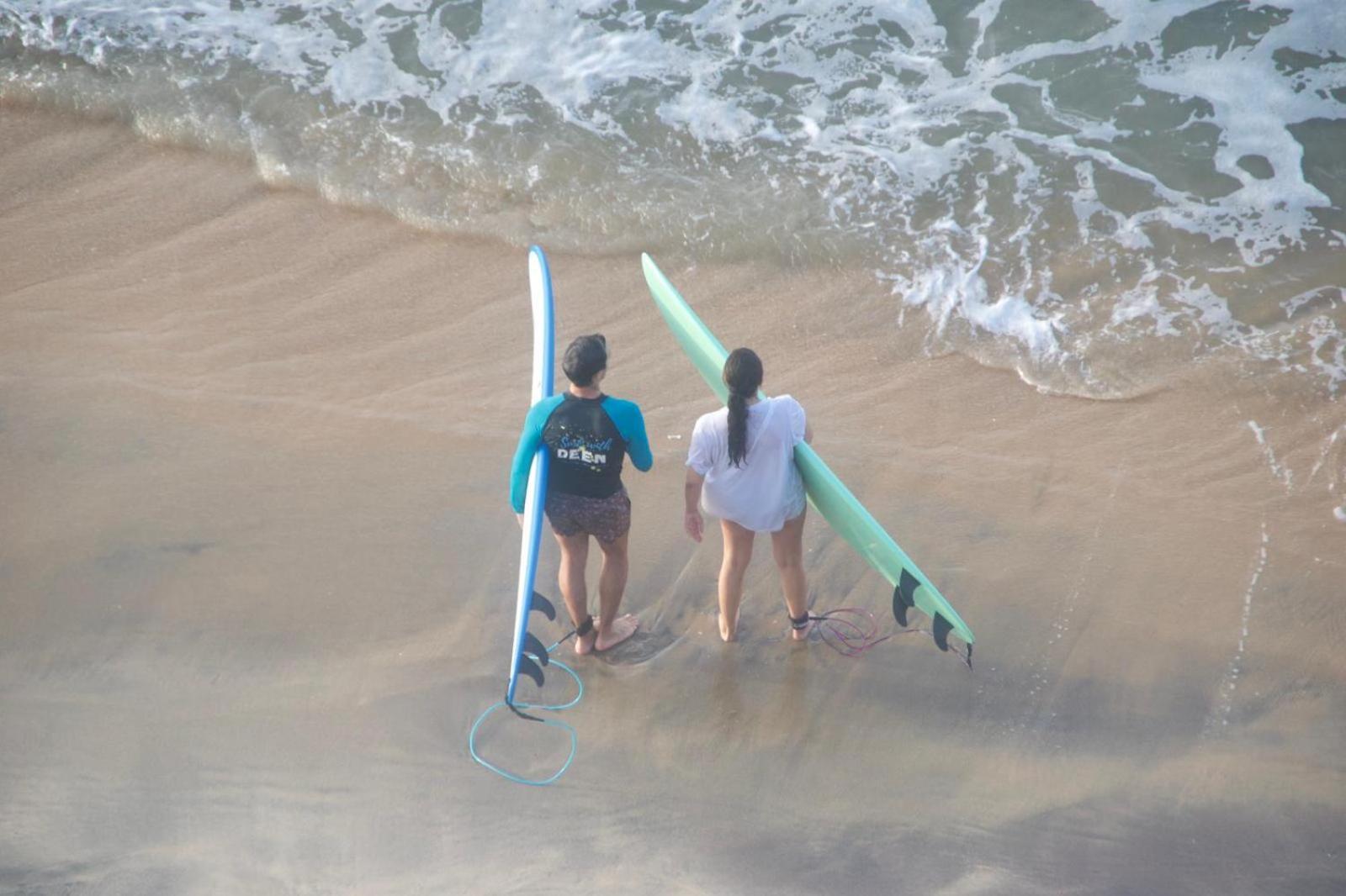 Surfing Lion Hostel 아루감 베이 외부 사진