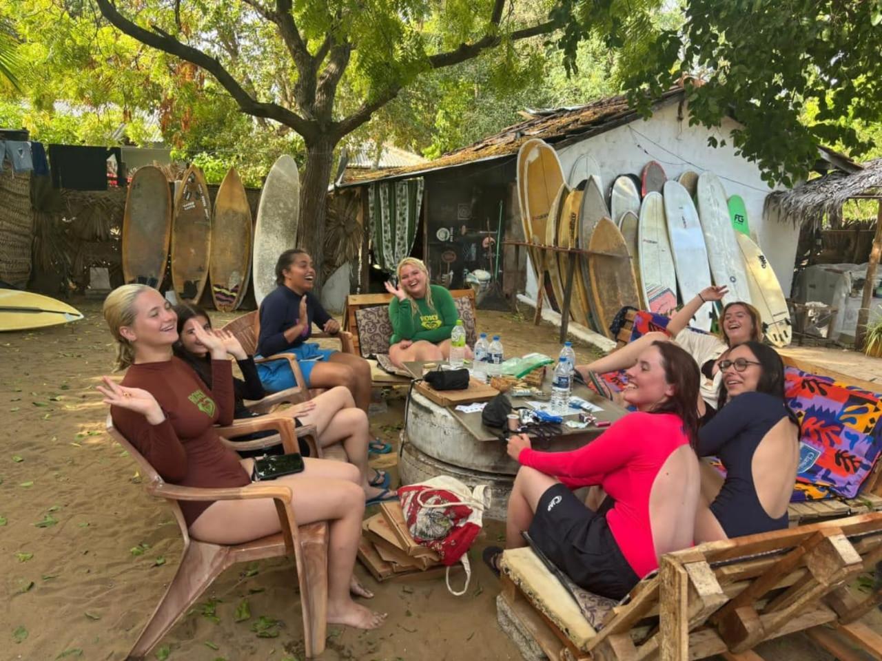 Surfing Lion Hostel 아루감 베이 외부 사진