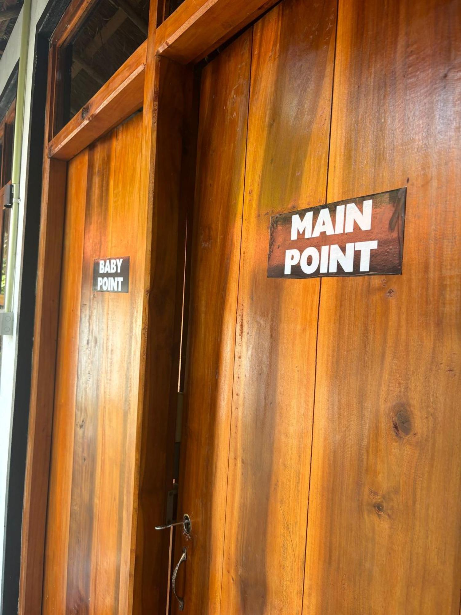Surfing Lion Hostel 아루감 베이 외부 사진