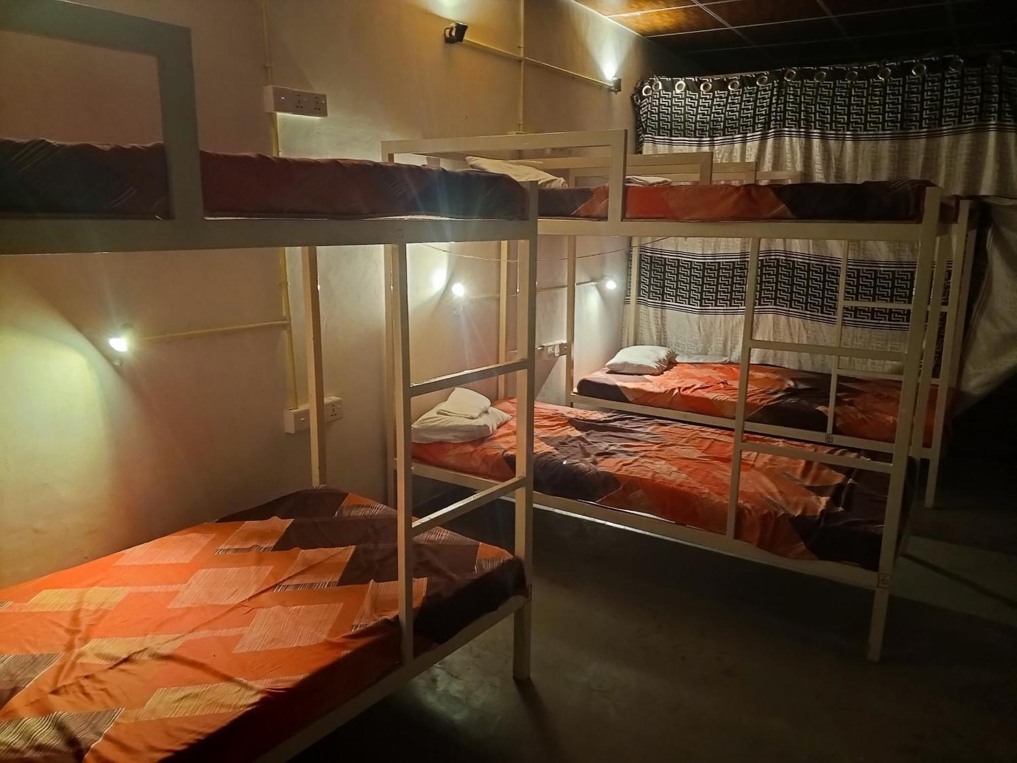 Surfing Lion Hostel 아루감 베이 외부 사진